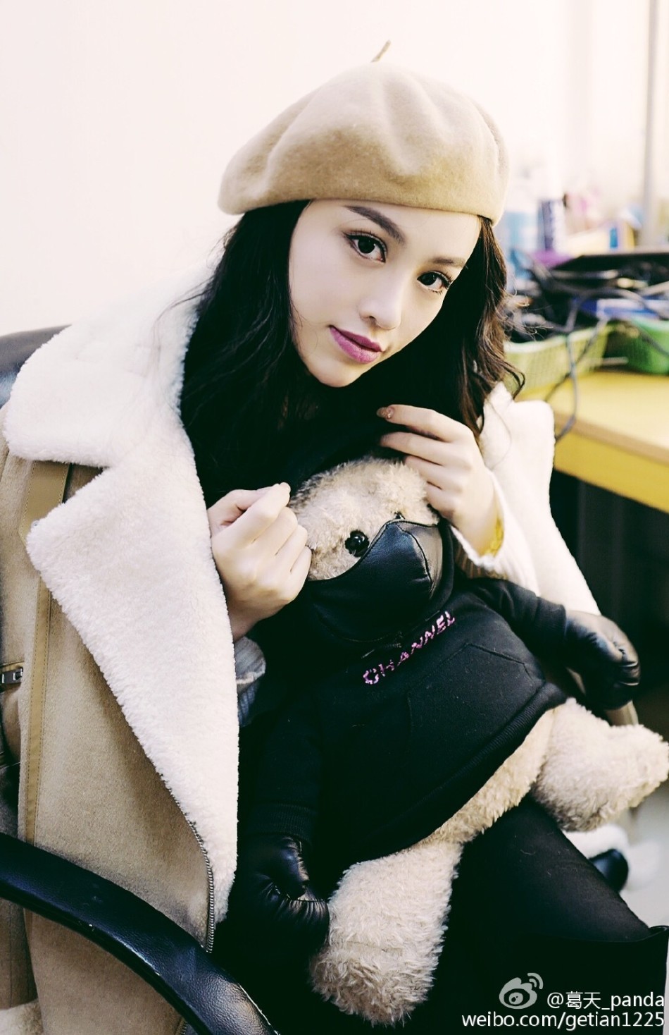 刘翔前妻葛天最新私照卖萌秀长腿