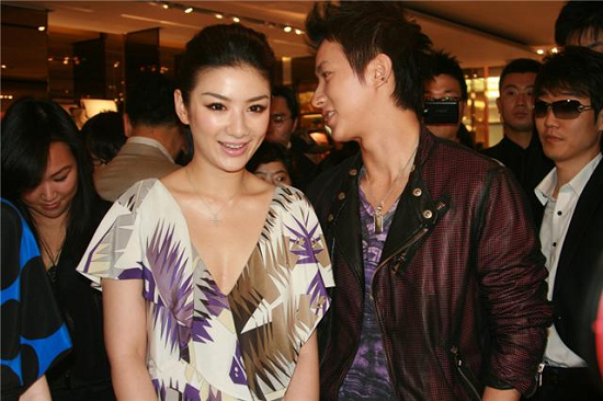 黄奕和韩庚有说有笑