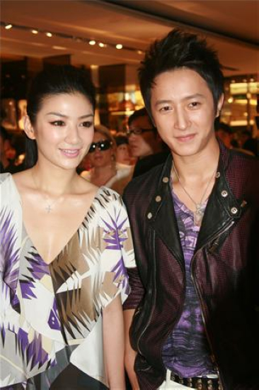 黄奕韩庚大方合影