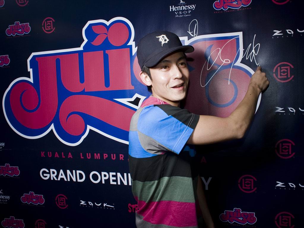 陈冠希签名留念