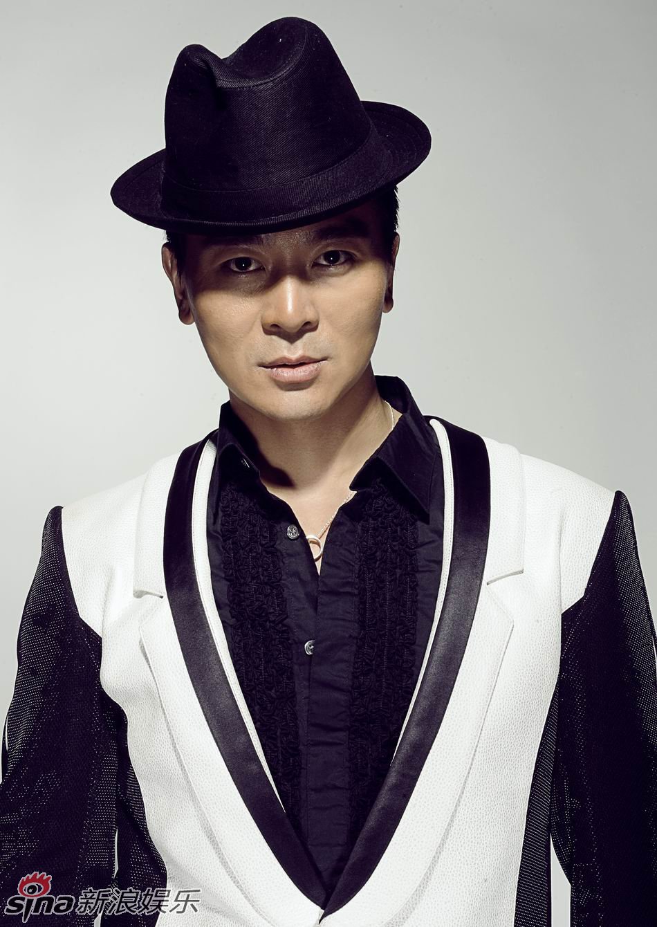 新浪娱乐讯 近日,艺人吴樾拍摄了一组现代感十足的时尚大片,与往日行