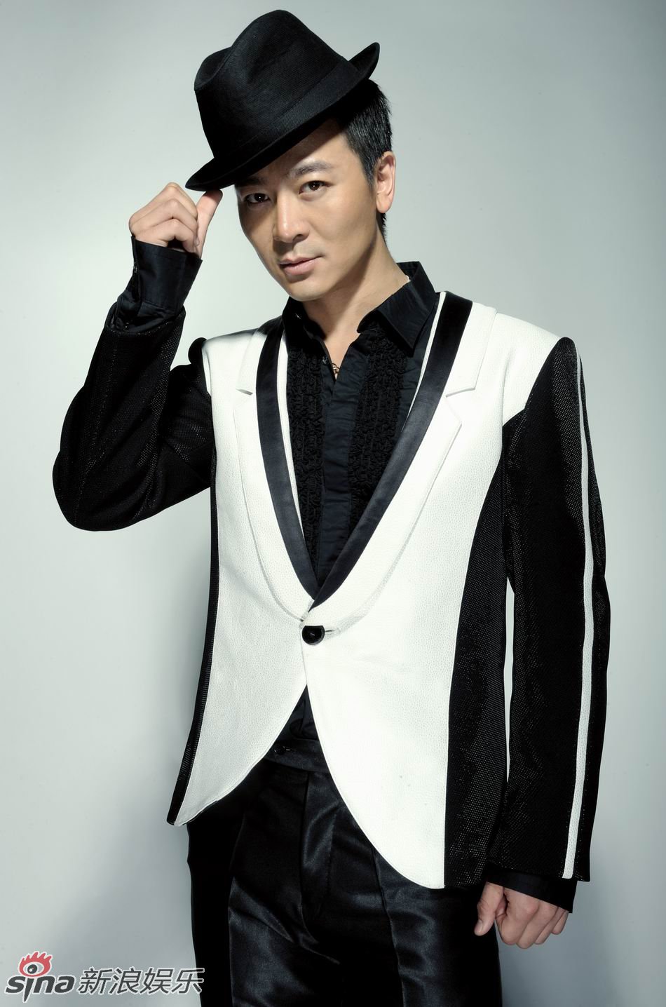 高清组图:古装大侠吴樾新写真 诠释时尚大片_高清图集_新浪网