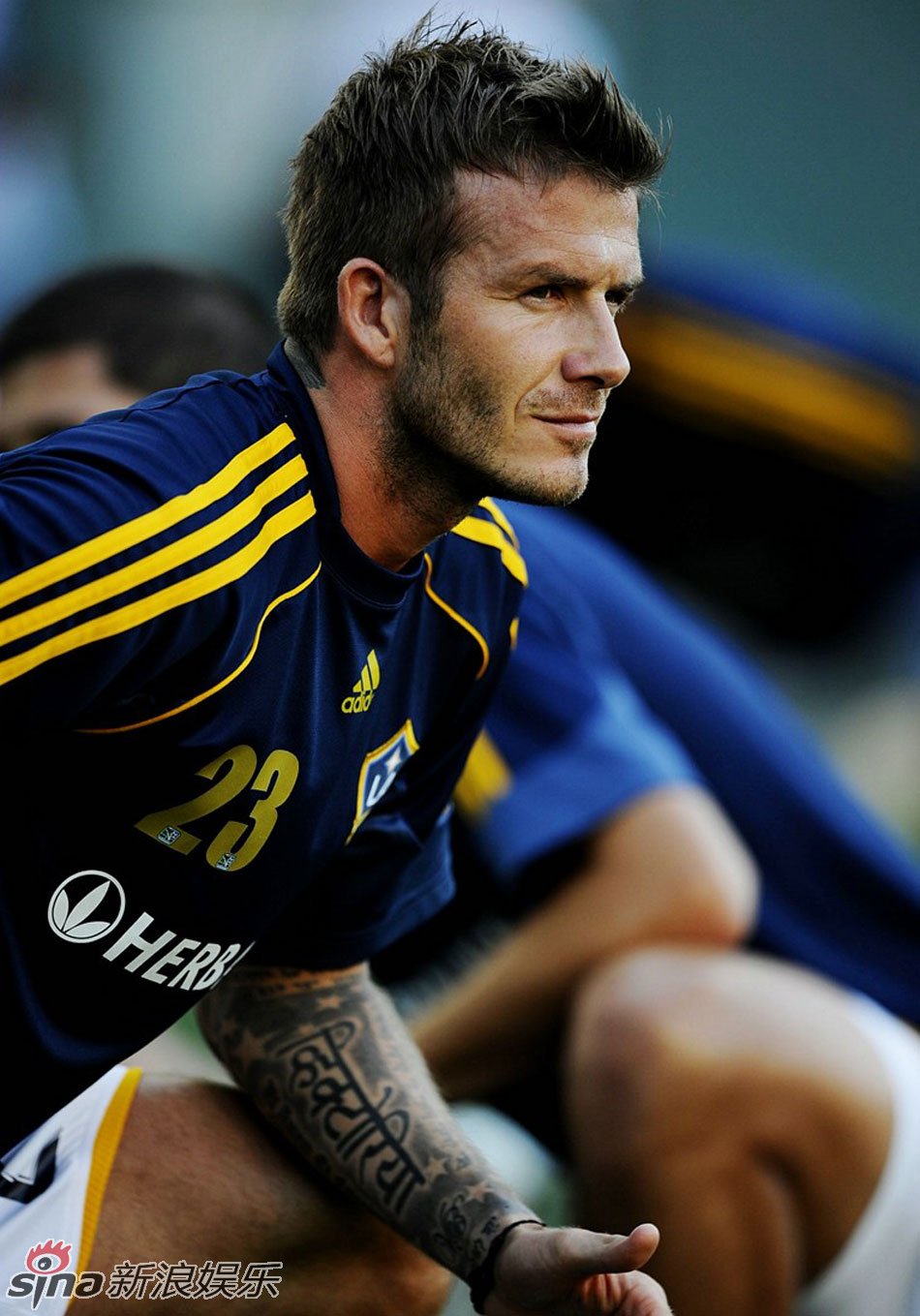 身穿23号球服的贝克汉姆