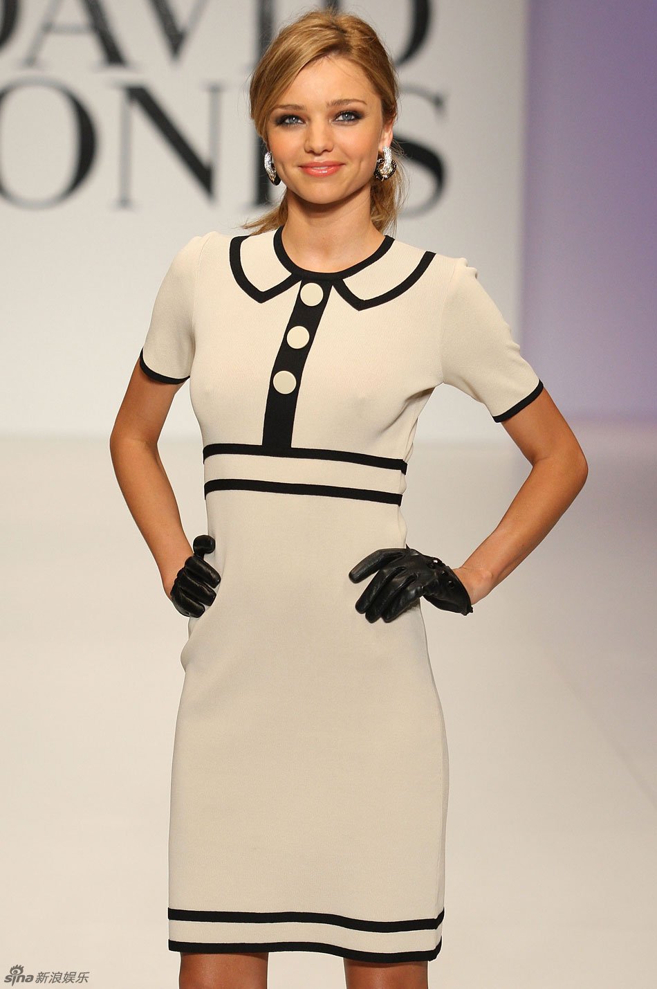 高清组图:奥兰多女友米兰达-可儿走秀 笑容甜美_高清图集_新浪网