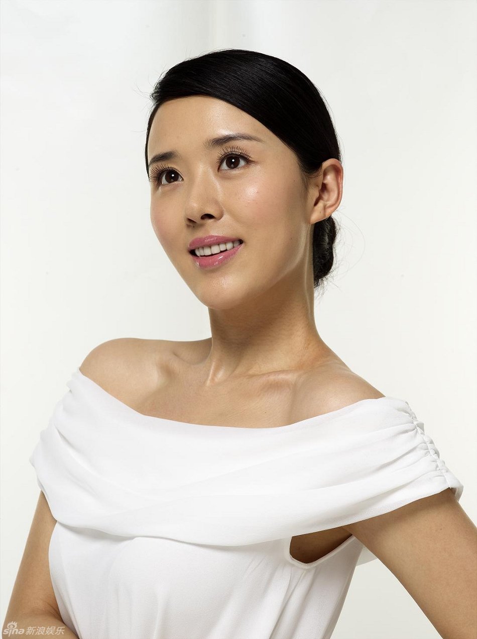 颜丹晨白衣清纯