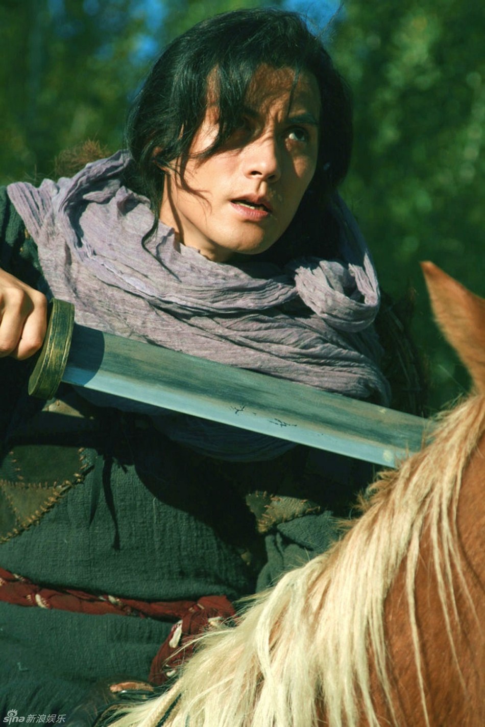 新版《水浒》近日曝光严宽饰演的浪子燕青定妆照,在大师级造型师