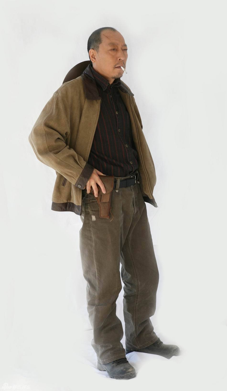 老戏骨倪大红,武打明星吴京和硬汉演员张立,从曝光的人物造型照片上