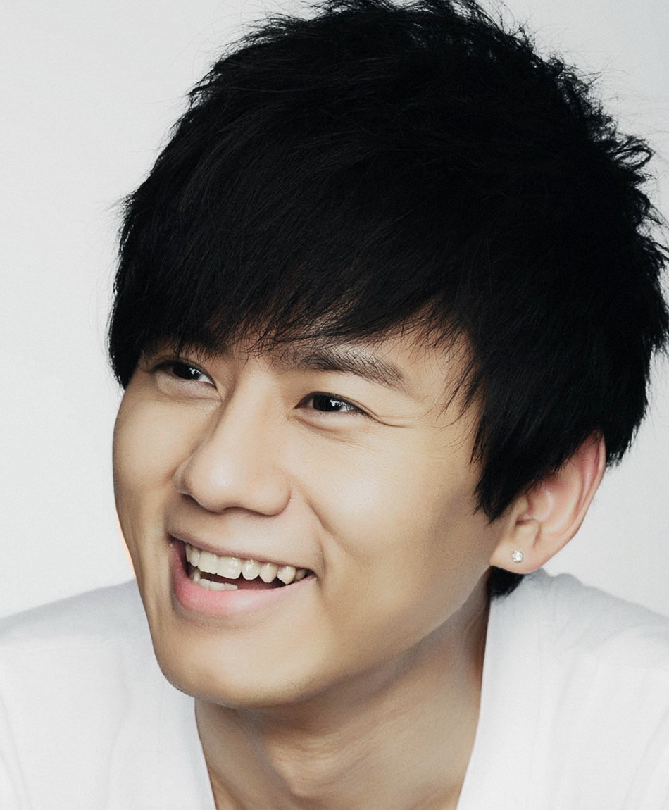 娱乐频道2009年高清幻灯集 > 灿烂地笑新浪娱乐讯 张杰2009年度最新