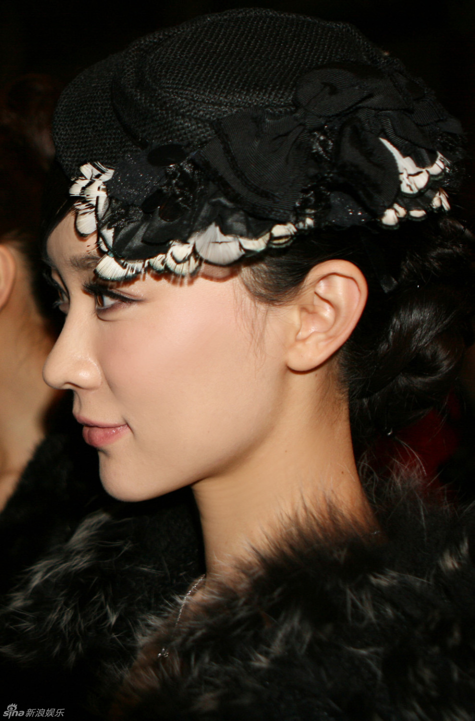 霍思燕妆容精致