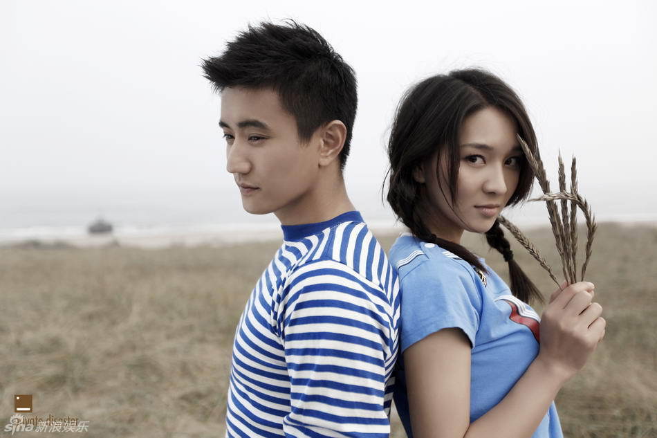 时代海军"王海军"的叶静,以及扮演海洋专家"马玉"的陈蓉饰演一对情侣