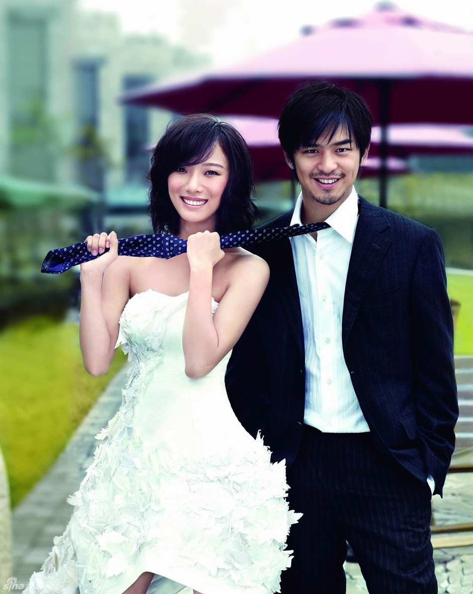 > 野蛮女友新浪娱乐讯 近日,王珞丹携手陈柏霖登上某一线时尚杂志封面