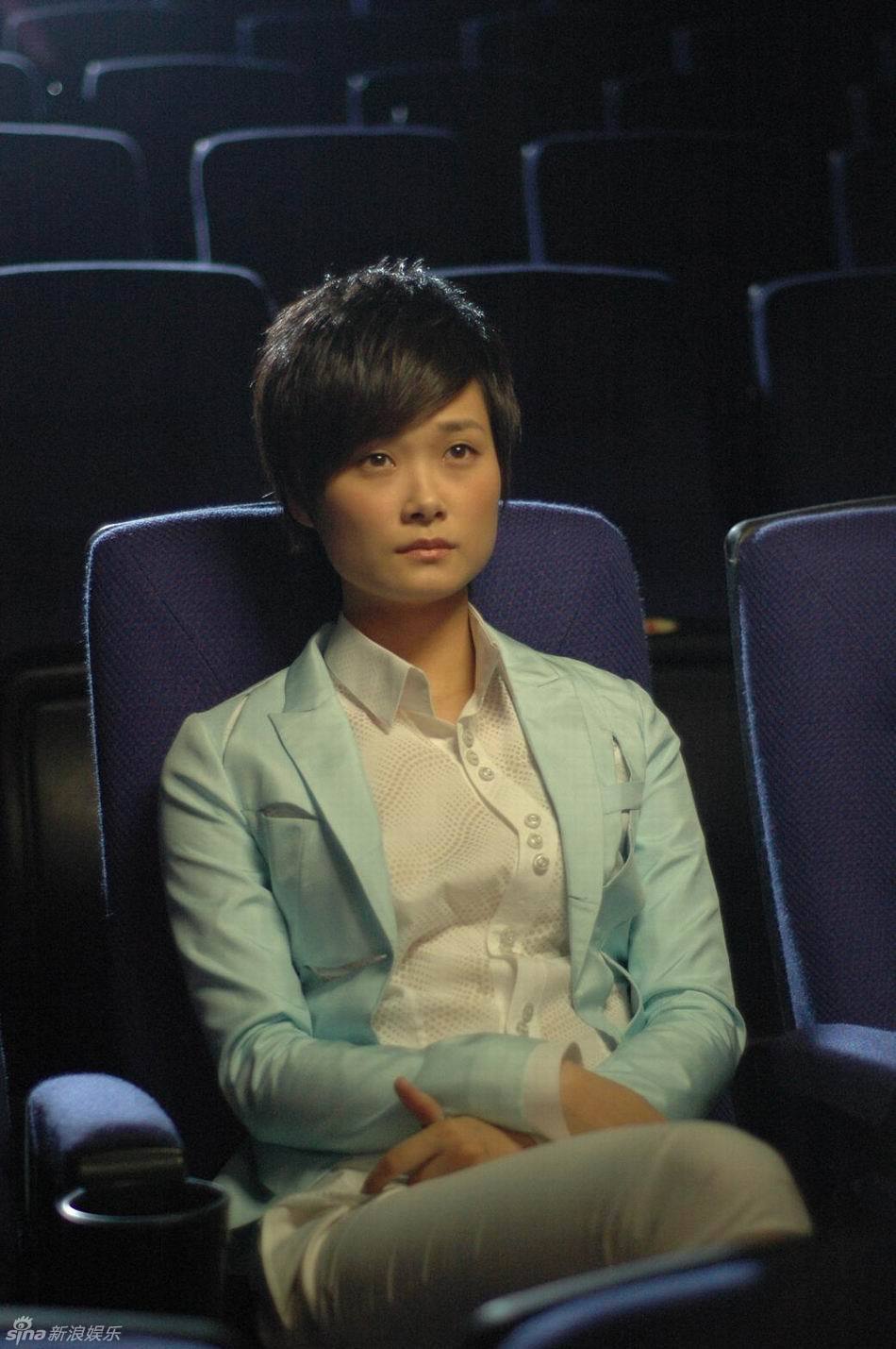 李宇春凝望大银幕