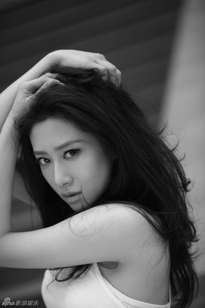 刘思彤眼神张力十足