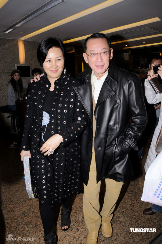 杨受成(右)出席阿sa生日会_新浪图集_新浪网