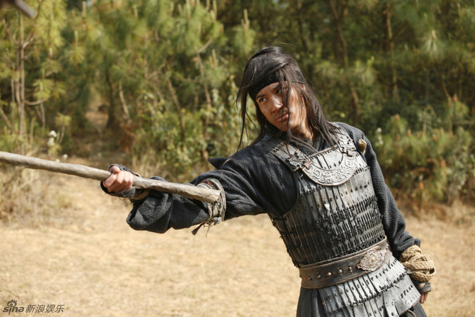 新浪娱乐讯 由成龙,王力宏主演,丁晟执导的《大兵小将》近日曝光了