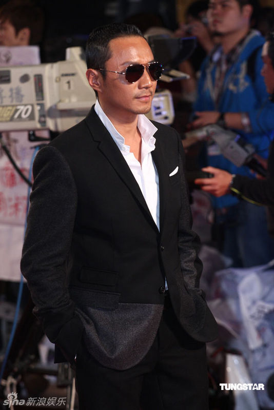 张涵予墨镜亮相