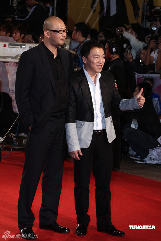 管虎与黄渤身材悬殊