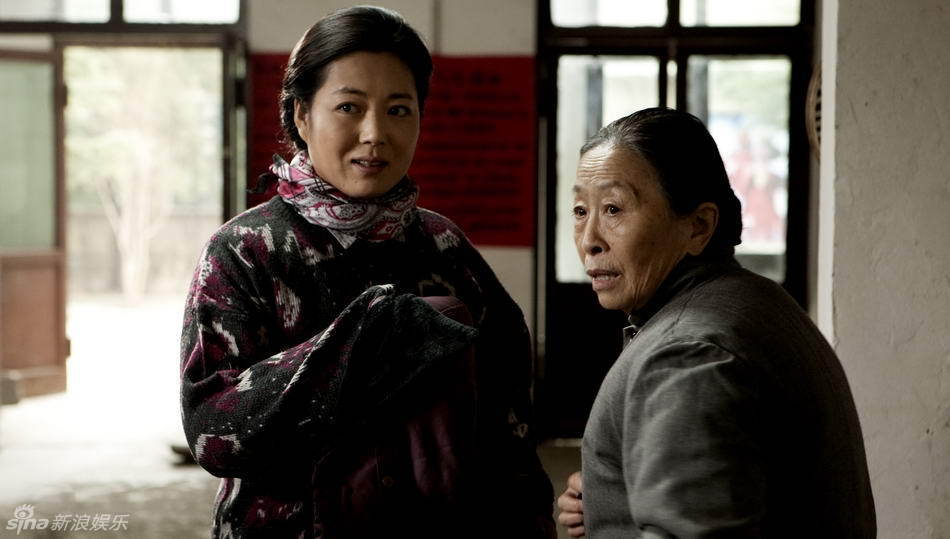 张申燕任总制片人,王茜华,张少华领衔主演的电视剧《全家福》结束了第