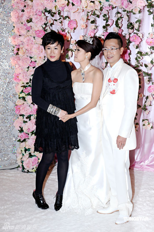 无线艺人佘诗曼,汪明荃,张可颐,姜大伟,马德钟等受邀出席.