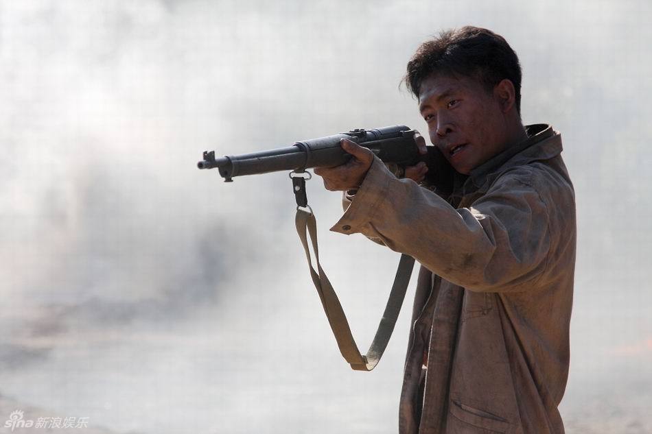 而在最新爱国战争大戏《生死线》中,由张译饰演的海归博士何莫修就被