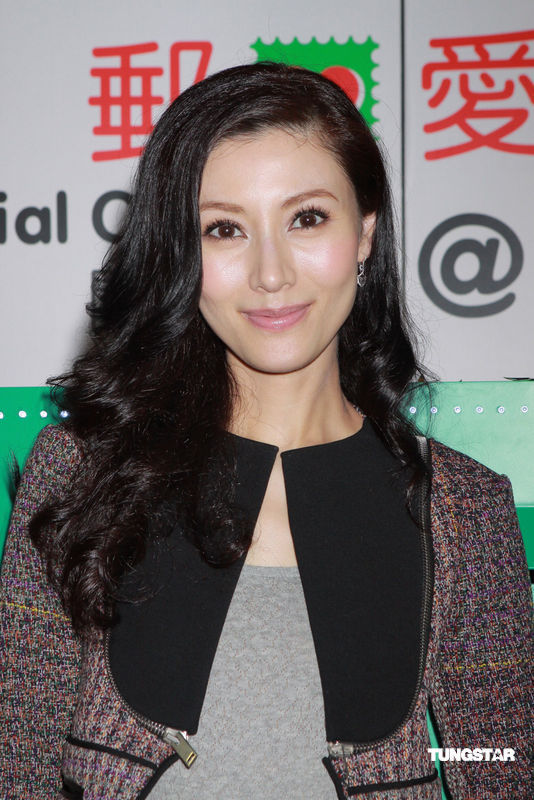 李嘉欣妩媚可人