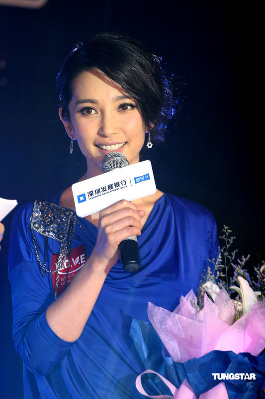 李冰冰笑靥妩媚