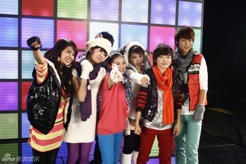 齐步向快乐出发