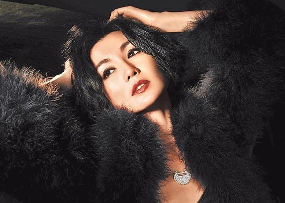 张曼玉迷人风情