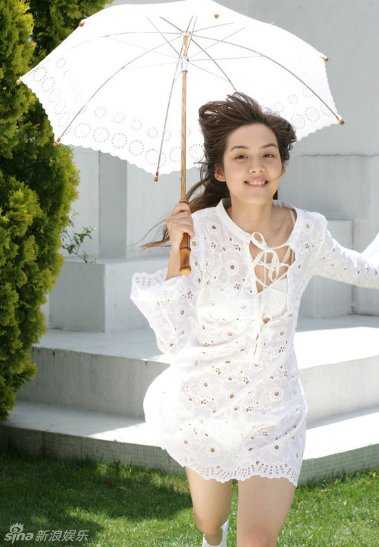 前超女陈怡素颜拍写真