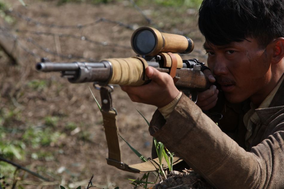 新浪娱乐讯 华谊一线小生李晨在近日热播的战争力作《生死线》中挑
