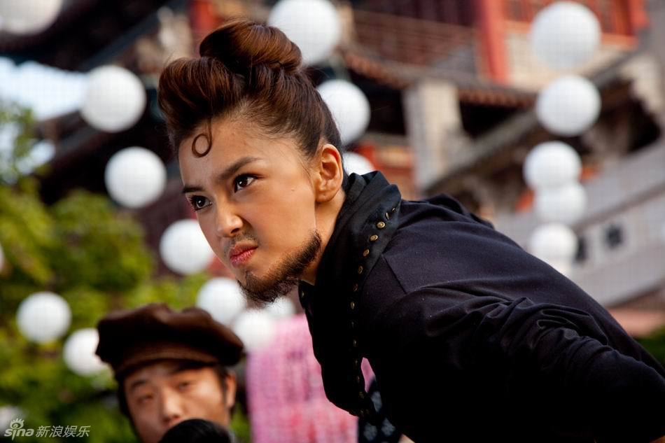 angelababy搞怪反串男角