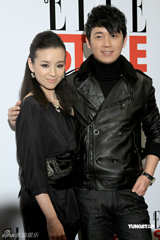 高清图:徐静蕾牵手黄立行 《杜拉拉》未映先拿奖_高清图集_新浪网