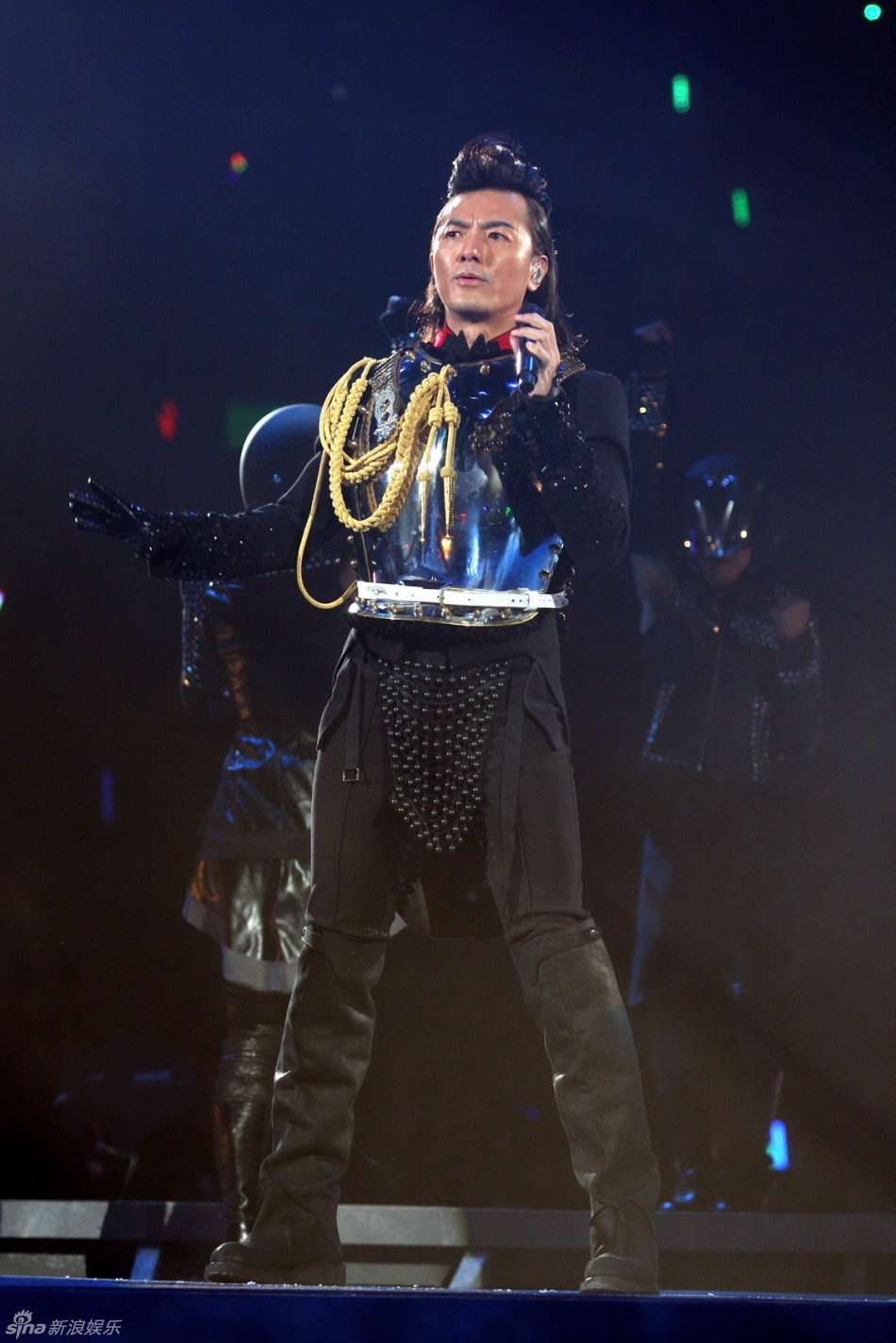 郑伊健威武帅气