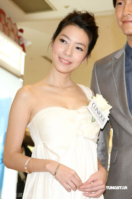 郑元畅路嘉欣代言护肤品