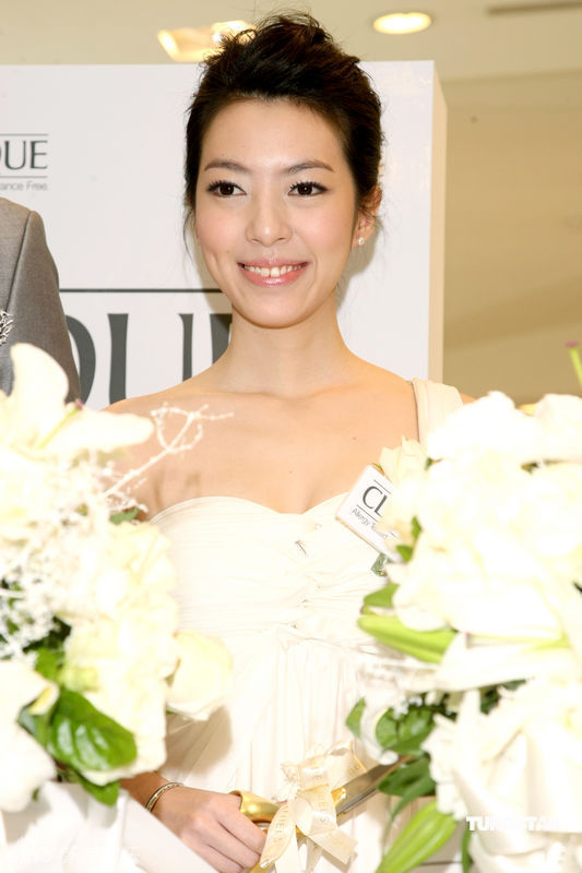 郑元畅路嘉欣代言护肤品