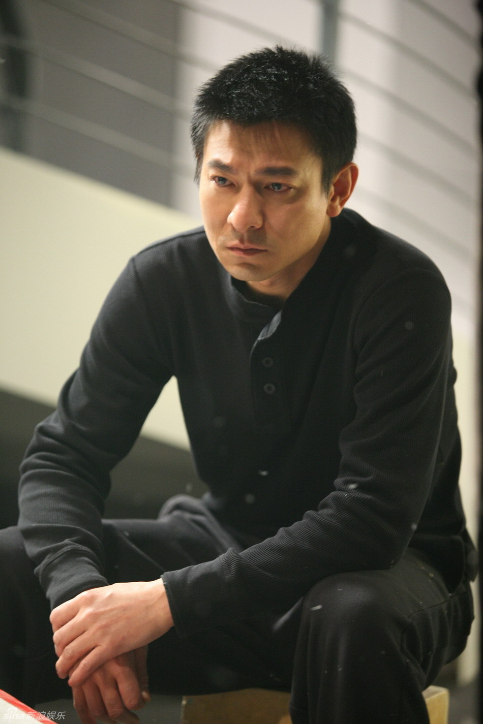 高清图:《未来警察》曝华仔大s拥吻照 2月5日公映 _高清图集_新浪网