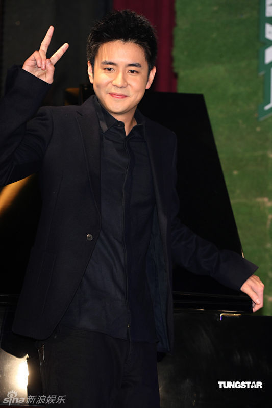 新浪娱乐讯 屏幕夫妻文件刘家昌和甄珍的爱子刘子千赶在年底发片,尽管