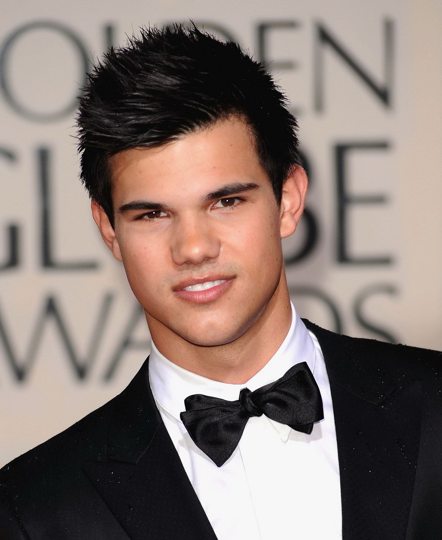 泰勒-洛特雨中耍帅