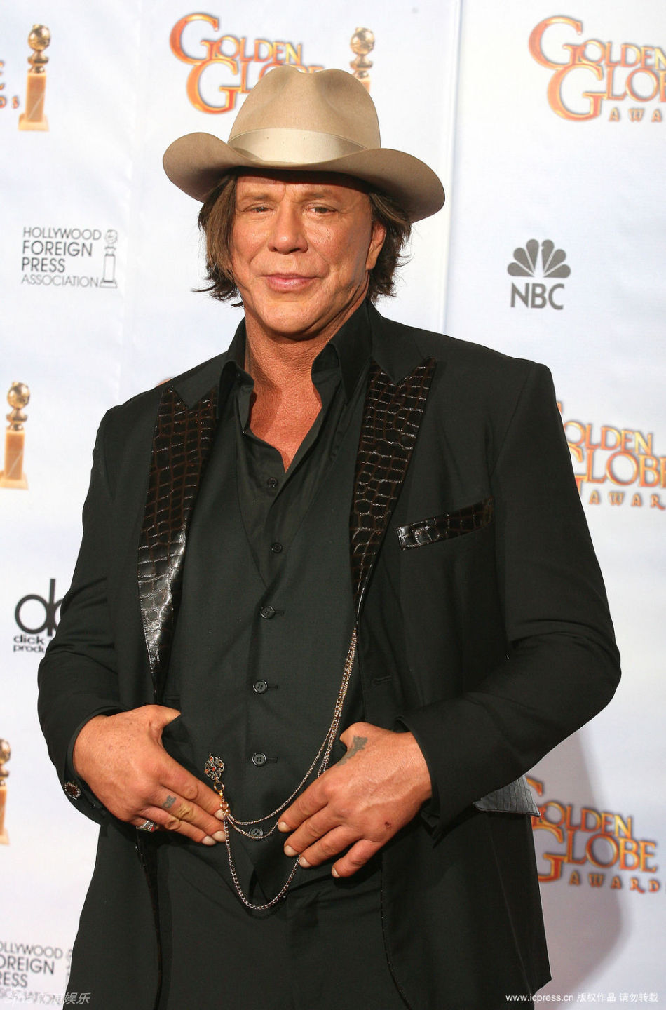 高清组图:金球奖后台 米基-洛克顶礼帽帅气亮相_高清图集_新浪网