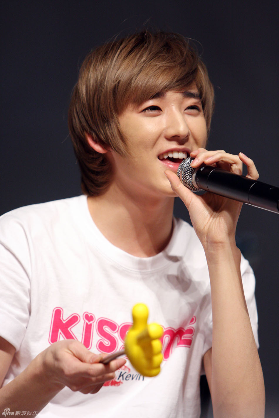 高清组图:韩新组合ukiss见面会 ss501成员助阵弟弟_高清图集_新浪网