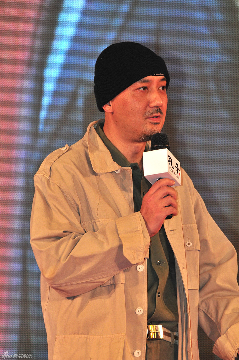 姚橹展现成熟魅力