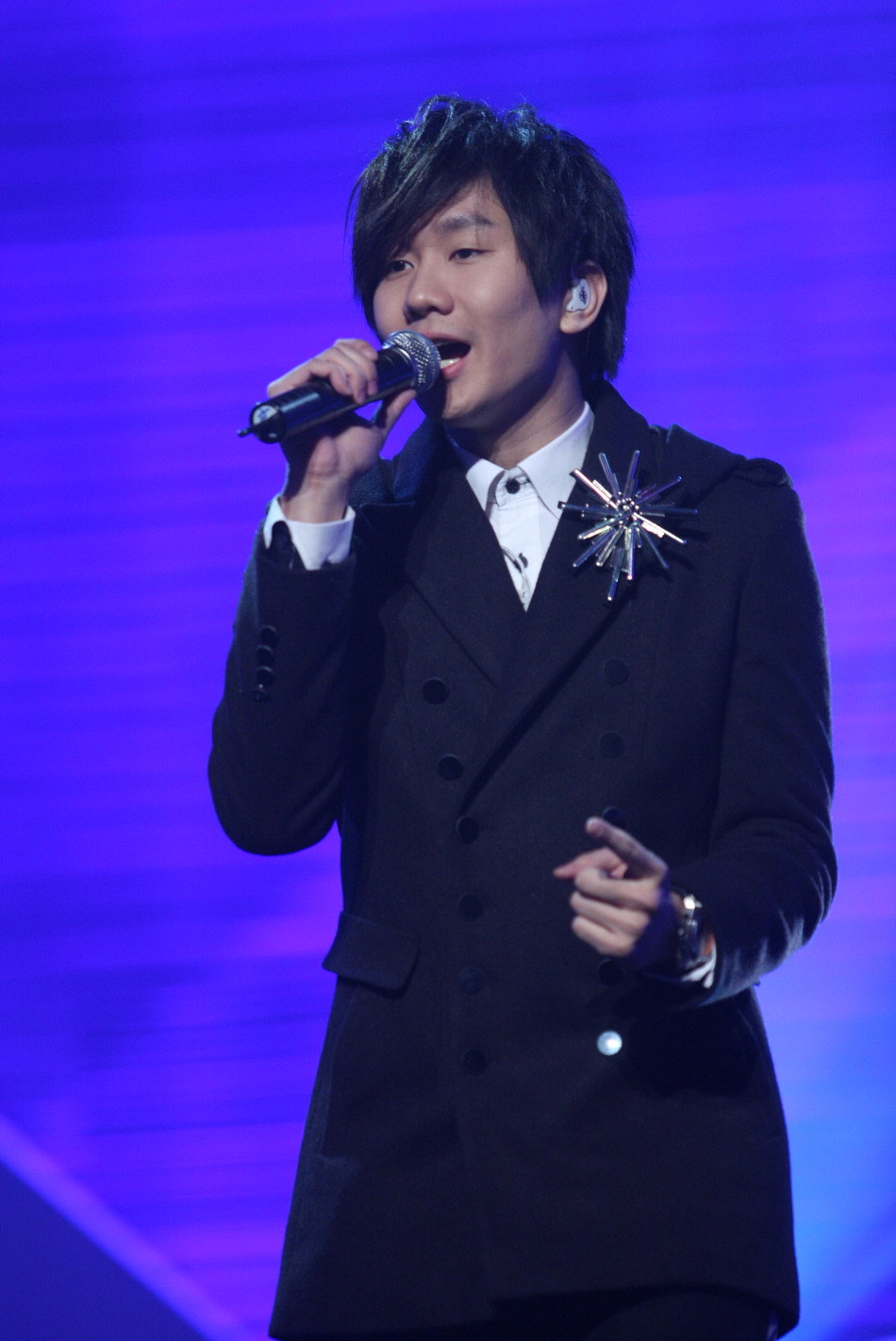 萧敬腾林俊杰同场飙歌_新浪图片