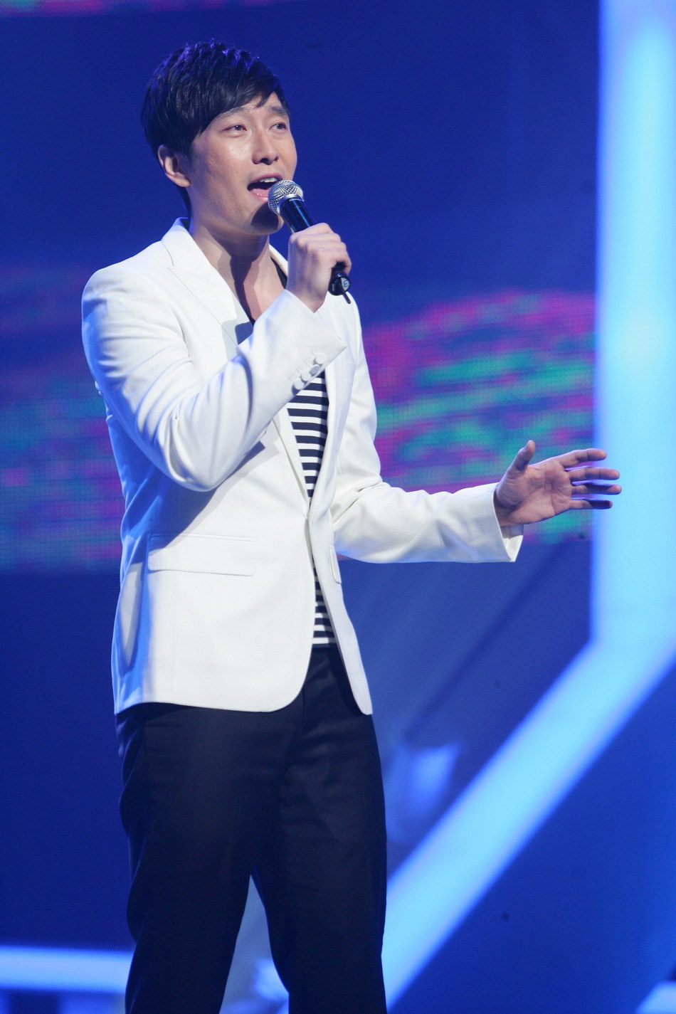 满江献唱《中华诵》