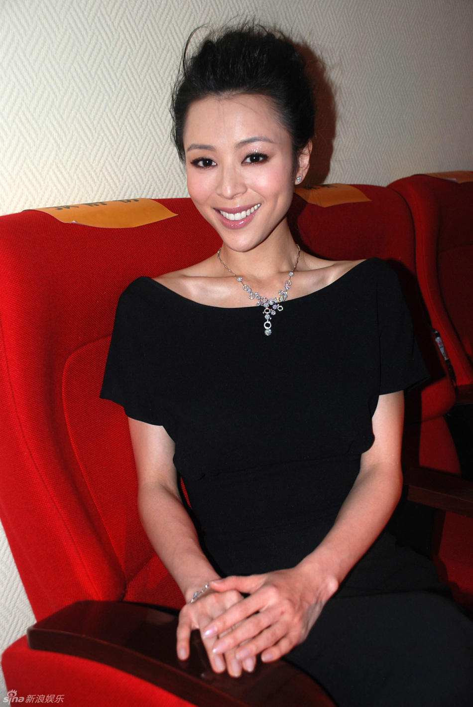 张静初台下候场