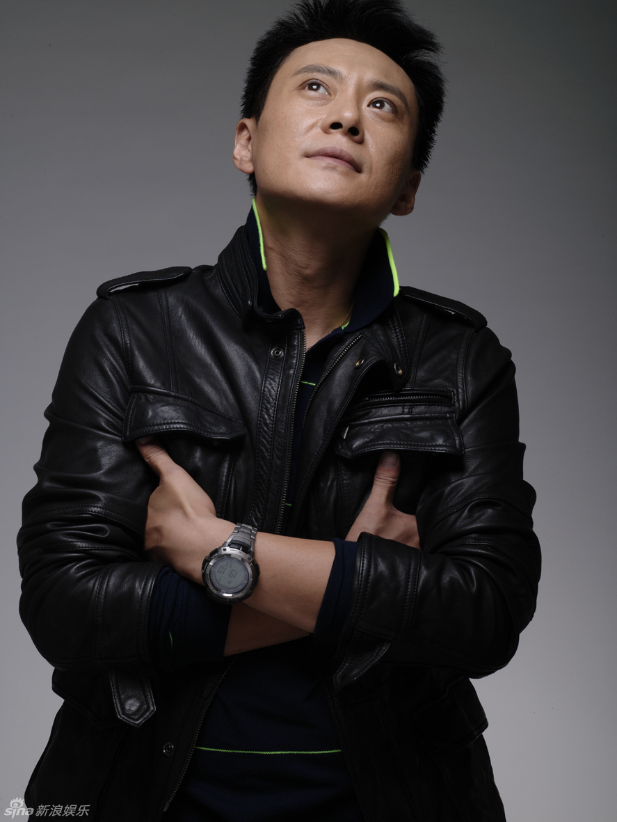 高清幻灯图集 > 男人的胸襟新浪娱乐讯 正在山西赶拍《血在烧》的王斑