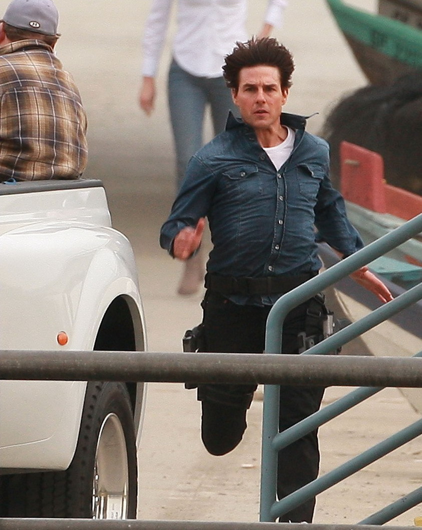 (tom cruise)当地时间1月25日在洛杉矶拍摄动作喜剧《维奇塔》(knight