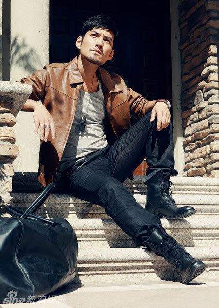 严宽拍写真粗犷有型