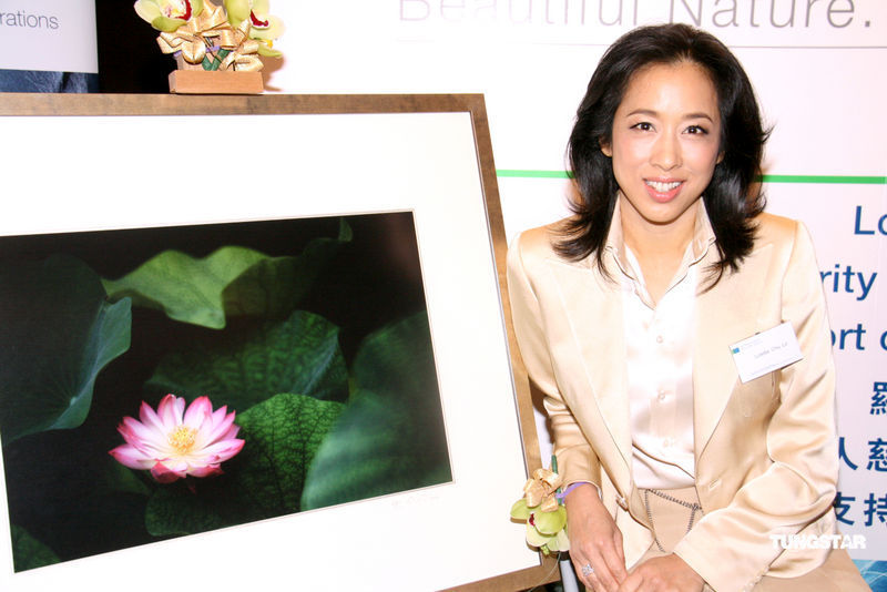 新浪娱乐讯 2010年1月27日,朱玲玲将与一银行共同举行首个个人慈善