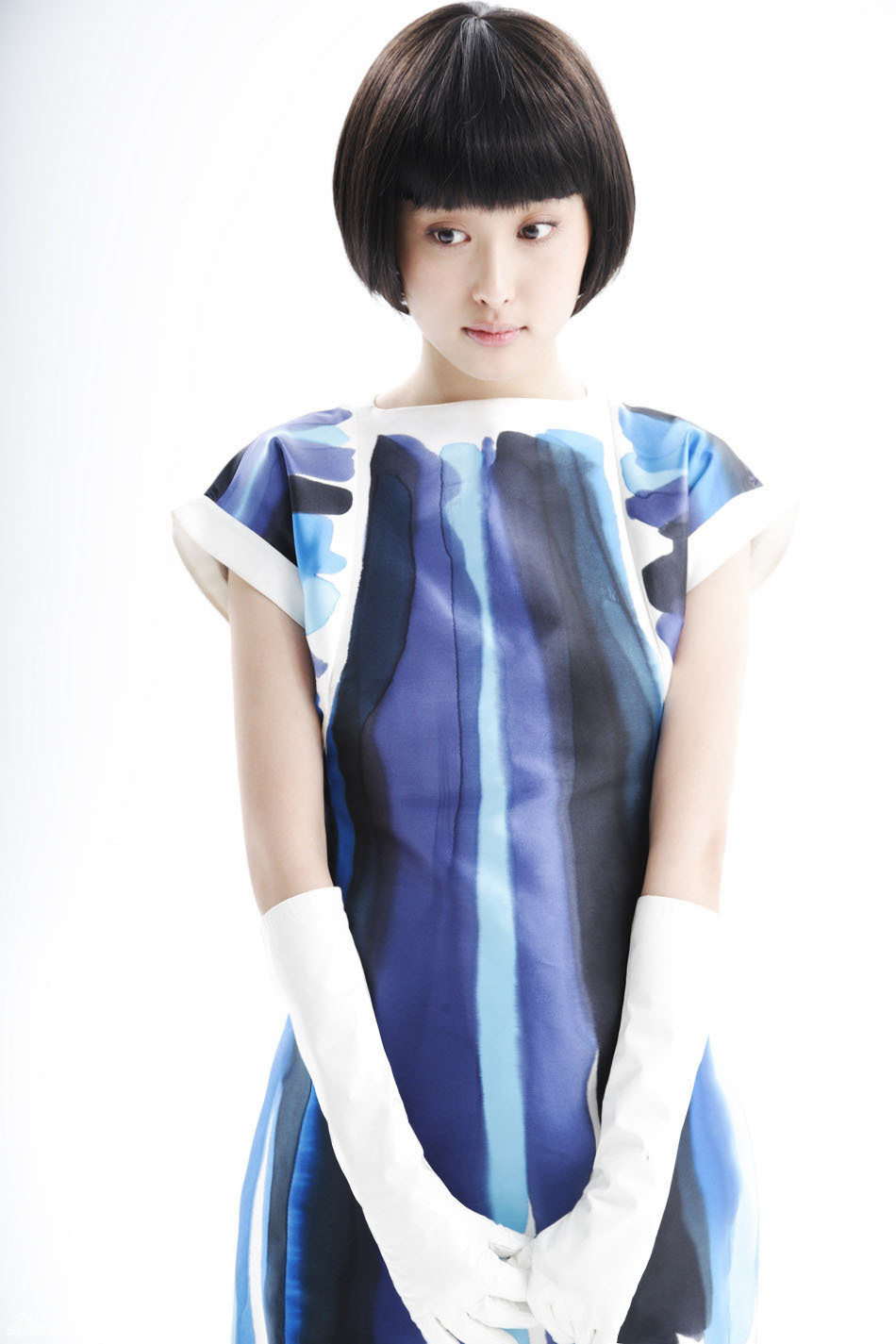 李欣汝羞涩低头