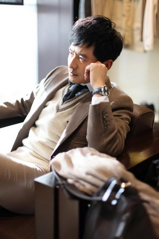 郭晓冬最新写真尽显绅士风度